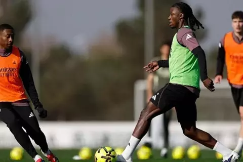 8 غيابات موثرة تُوّرط ألونسو قبل قمة ريال مدريد وإشبيلية